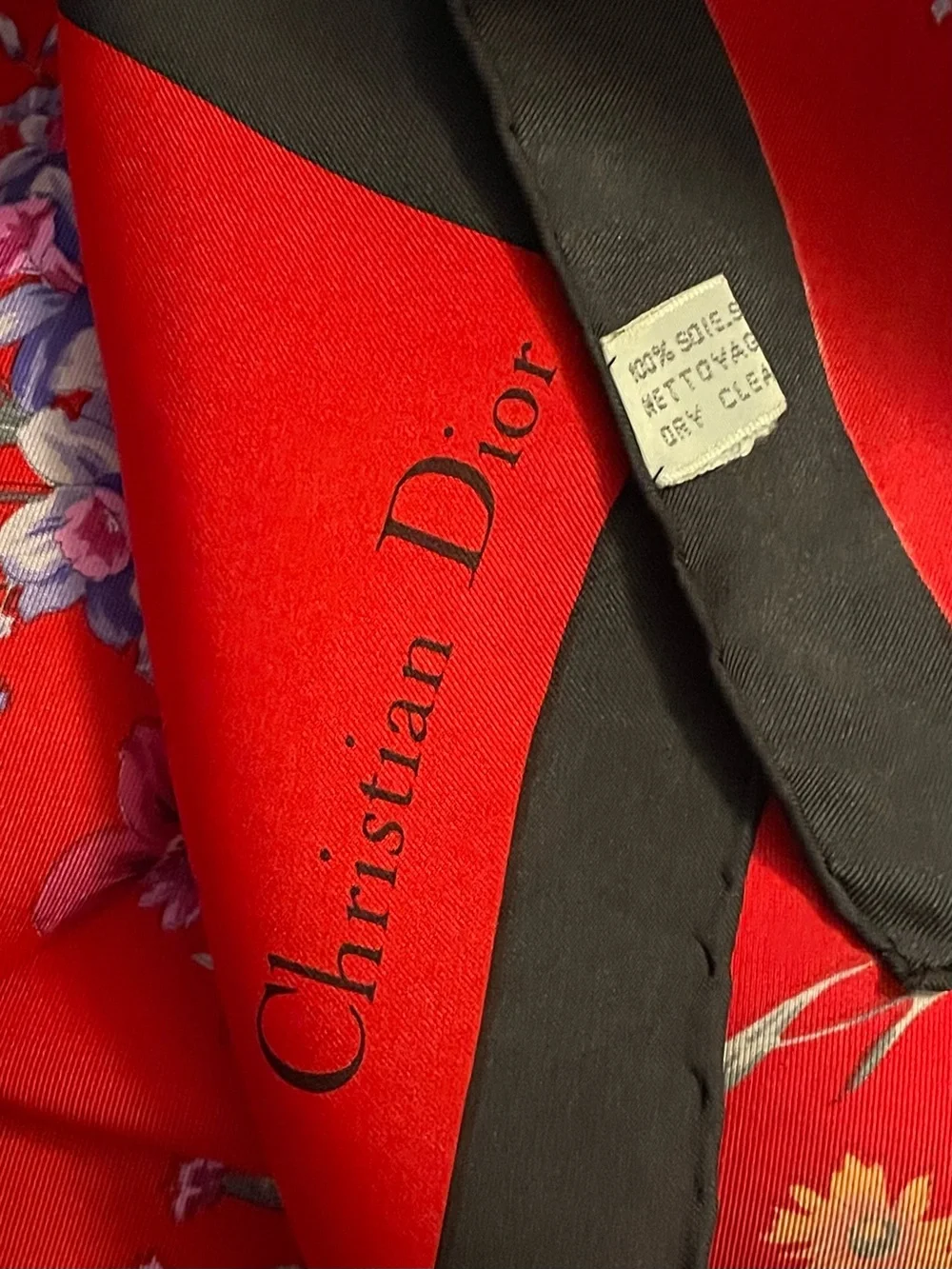 Stunning Christian Dior Silk Scarf 26 In Sq Very Good Condition - Picture 10 of 10